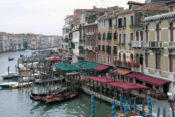 Прогулка по каналам Венеции будет отличным подарком
