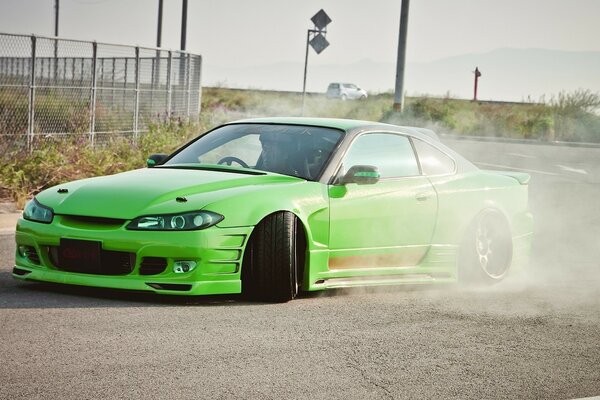 Coche de carreras Nissan Silvia