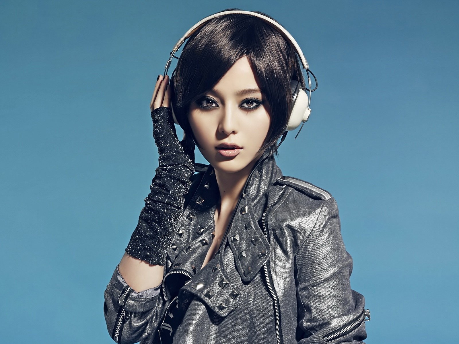 girl asian headphones jacket eyes look background music light background blue background techno face brunette hair women