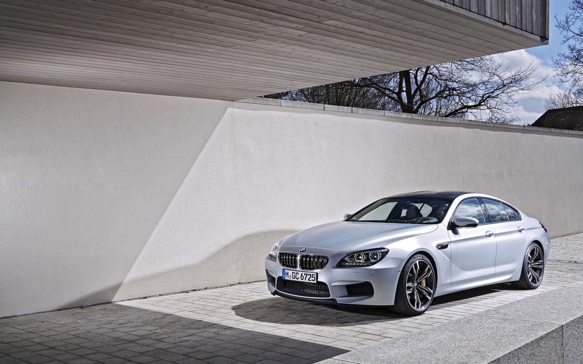 bmw m6 auto samochód bmw srebrny dzień stoi boomer street wall