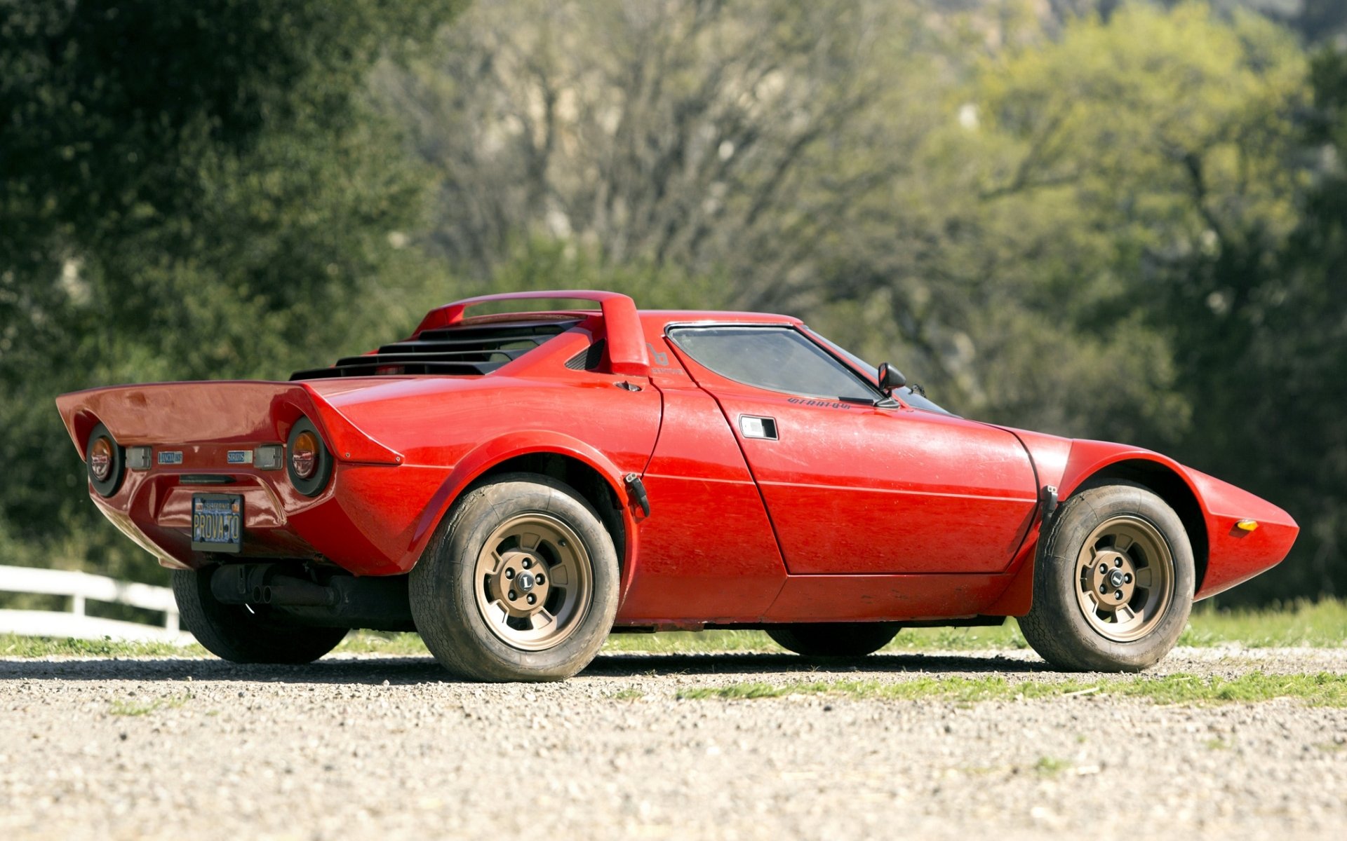 lancia stratos hf 1973 lancia stratos supercar rear view