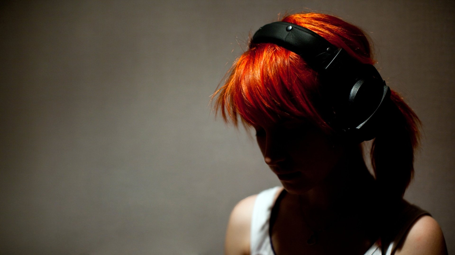 rude headphones hayley williams mädchen rotschopf mädchen musik