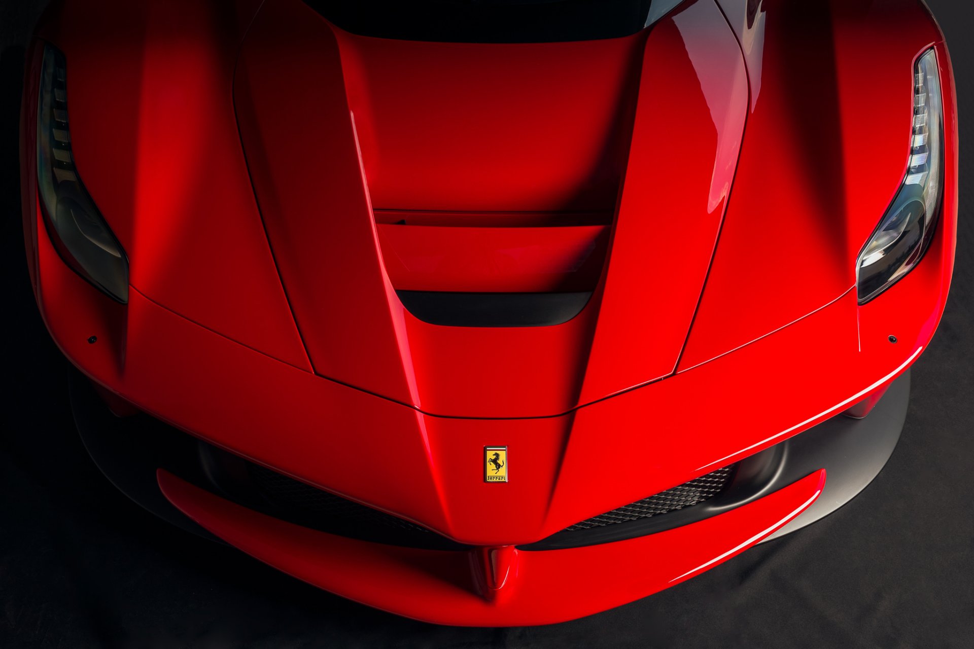 ferrari laferrari rosso anteriore