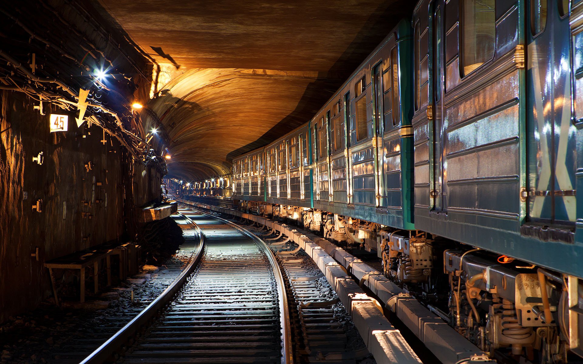 metro pociąg tunel światło