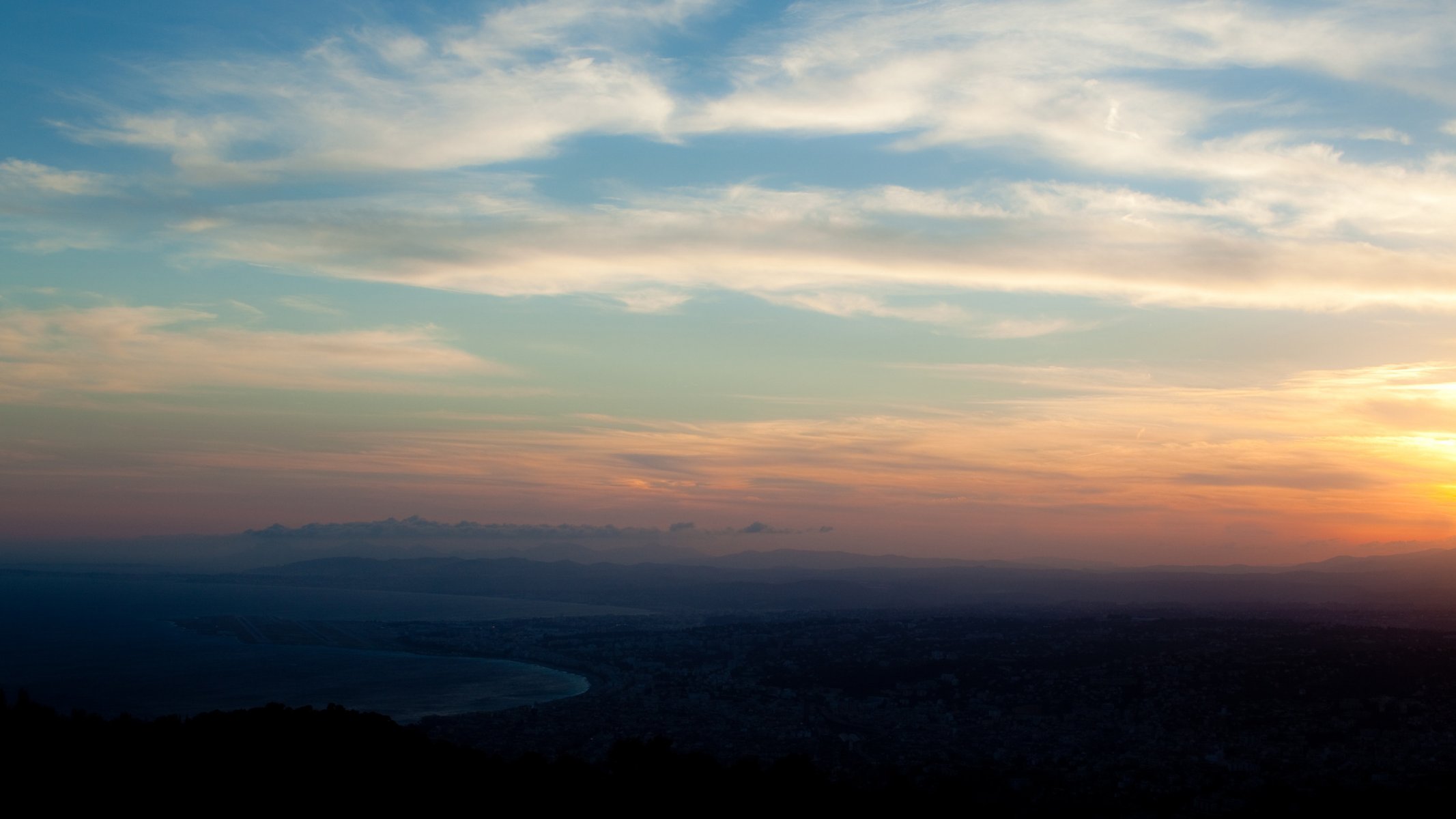 panorama fonds d écran full hd ciel widescreen lumière fonds d écran full hd 2560x1440 villes tôt le matin nuages aube ciel rose vue ciel nocturne