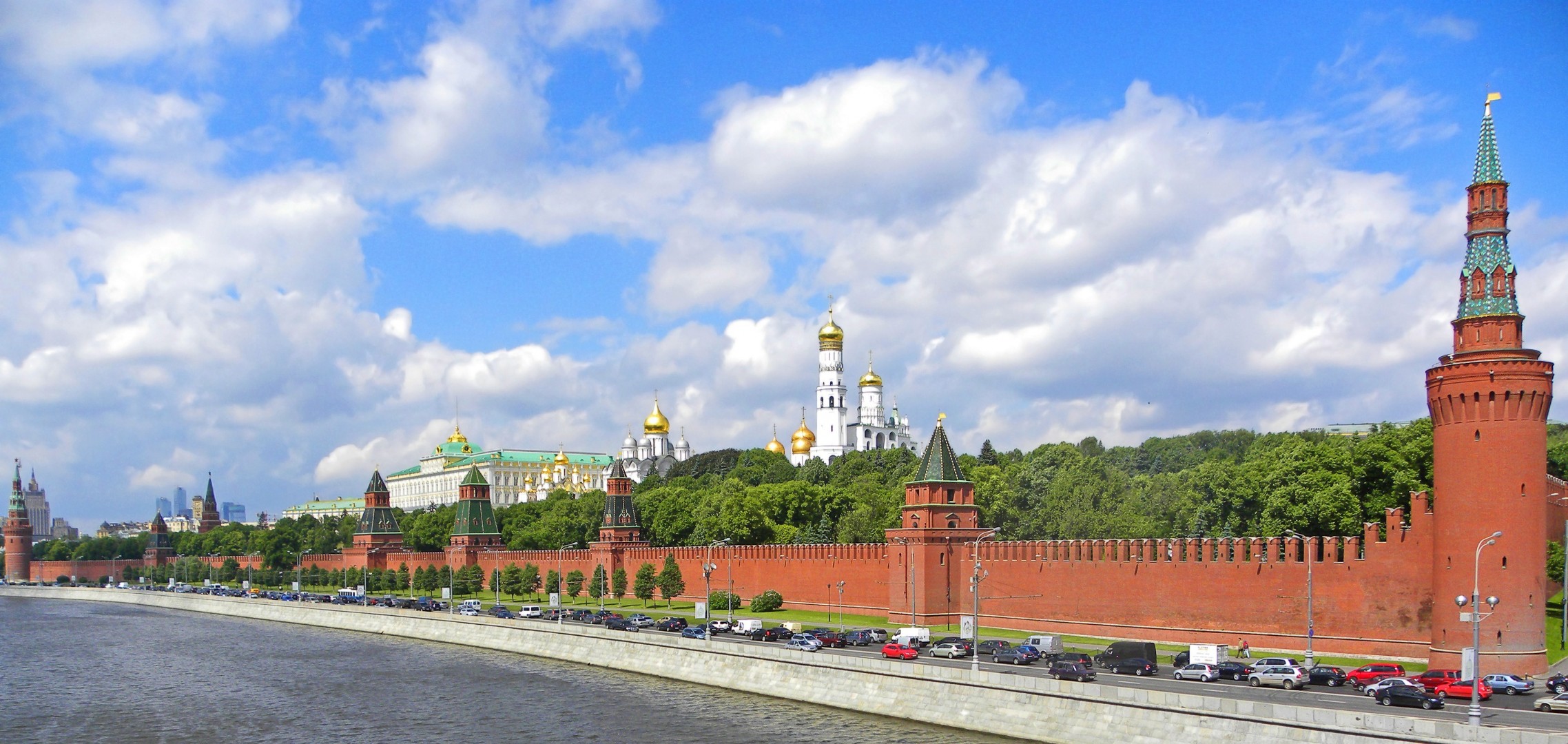 panorama moscow the kremlin road river