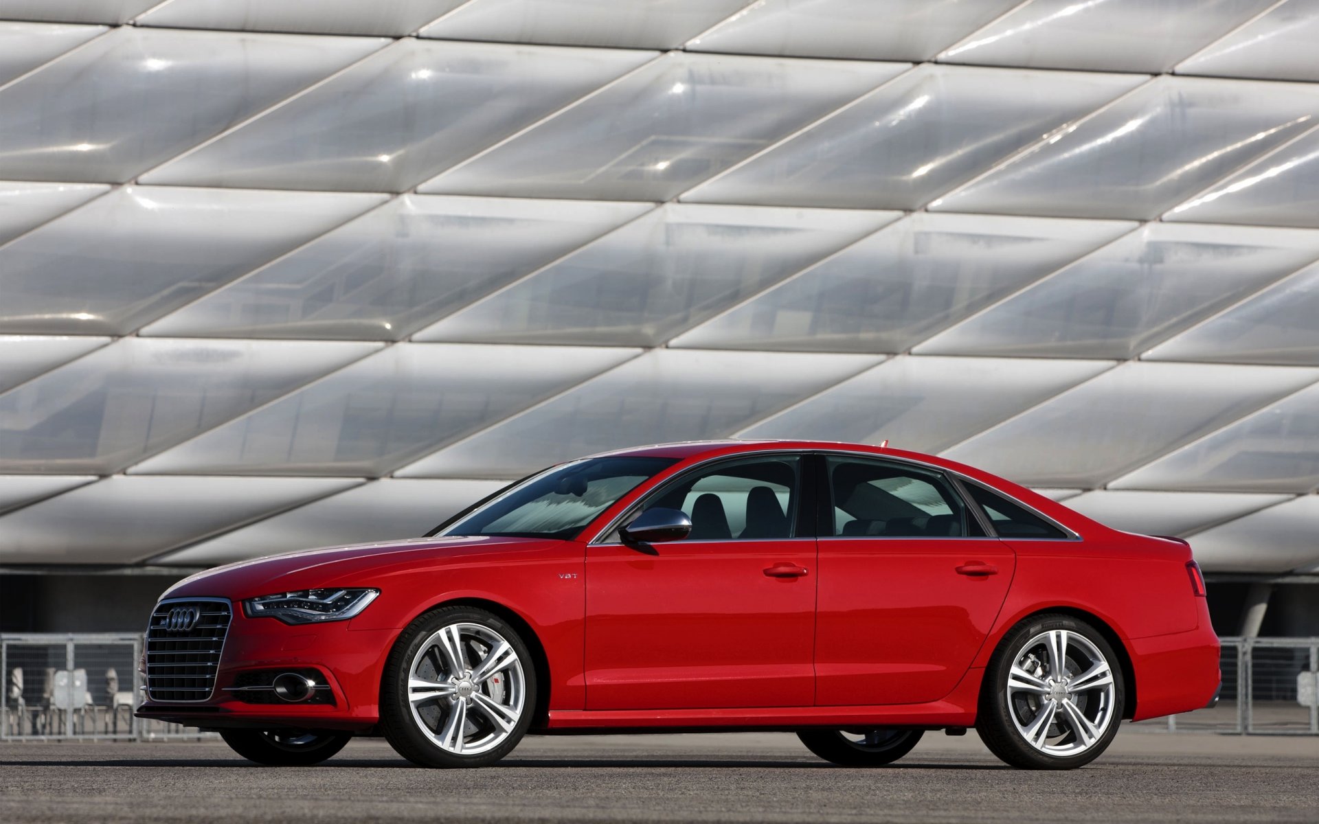 audi s6 rosso auto berlina vista laterale