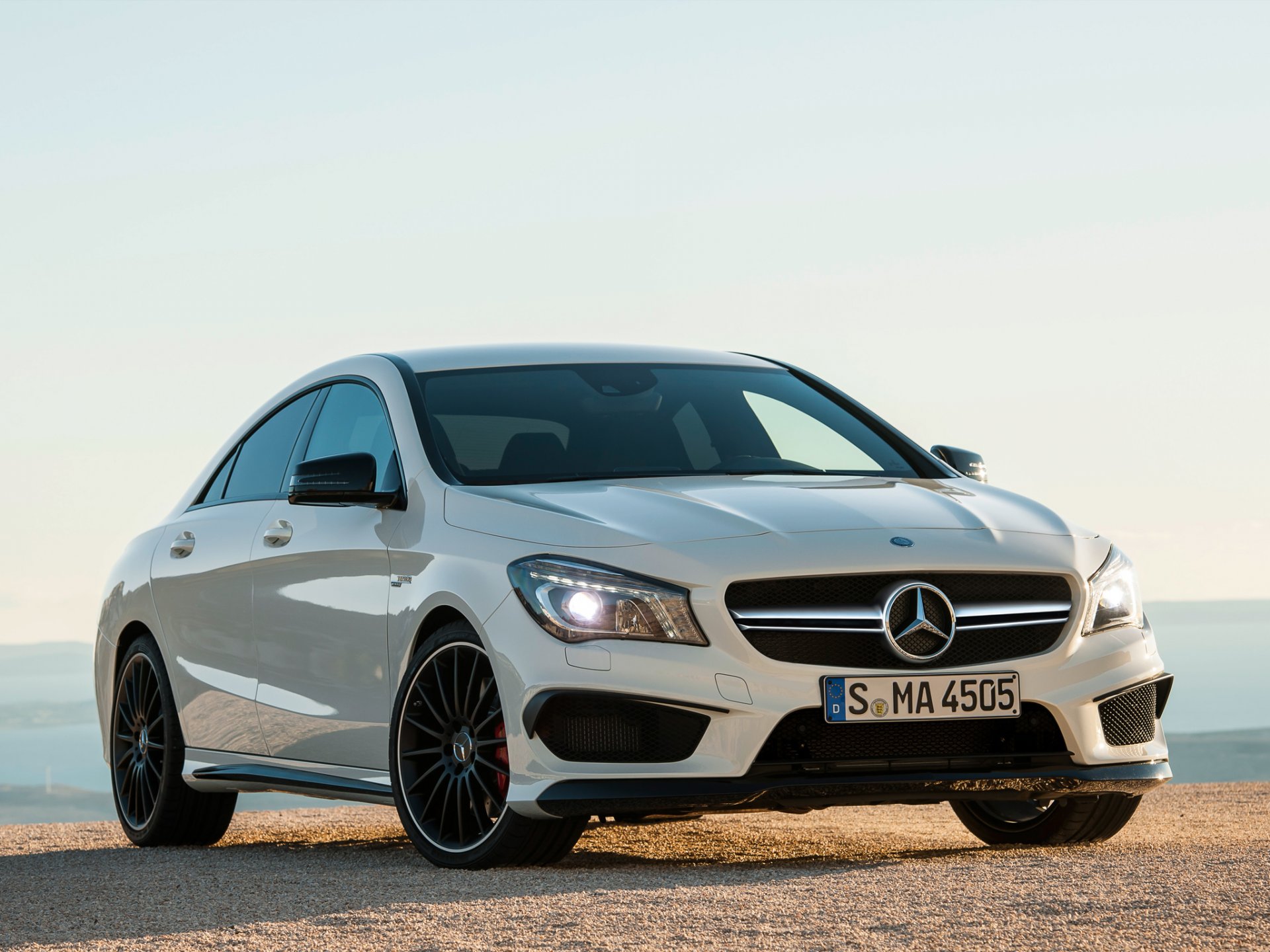 mercedes-benz cla amg машина передок белый мерс фары