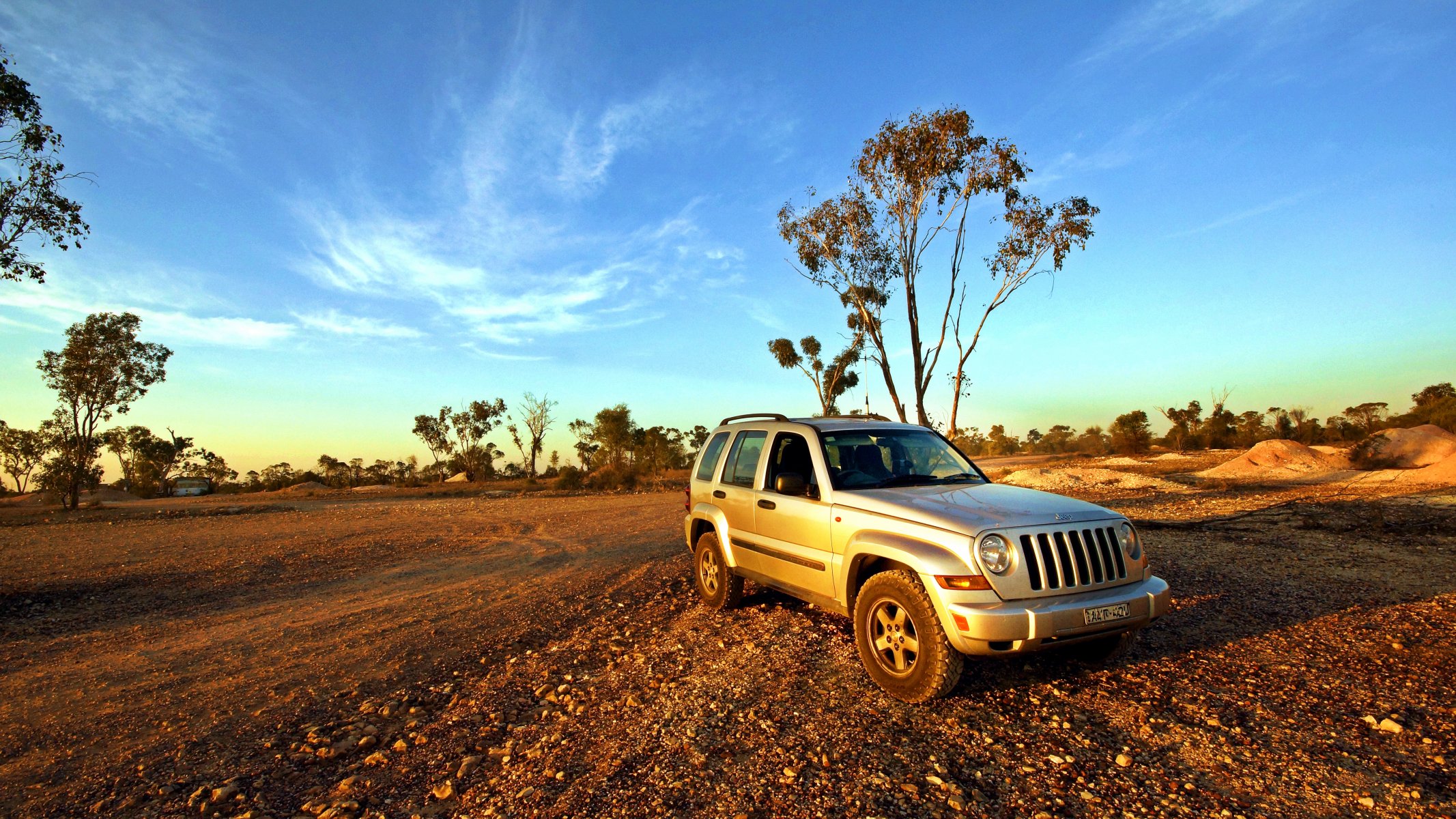 samochód suv jeep cherokee kj lightning ridge