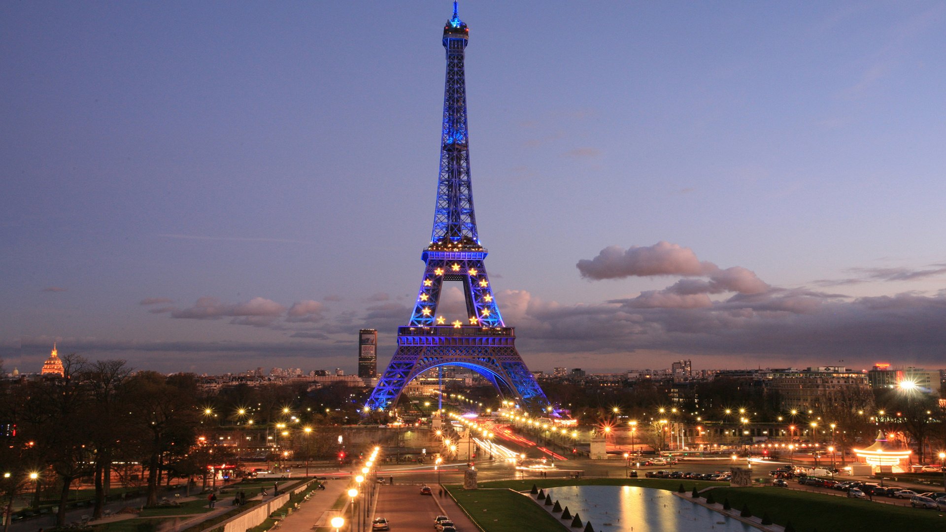 torre eiffel parigi francia luci parigi città francia sera torre luce blu romanticismo nuvole cielo torri cielo notturno luci della città