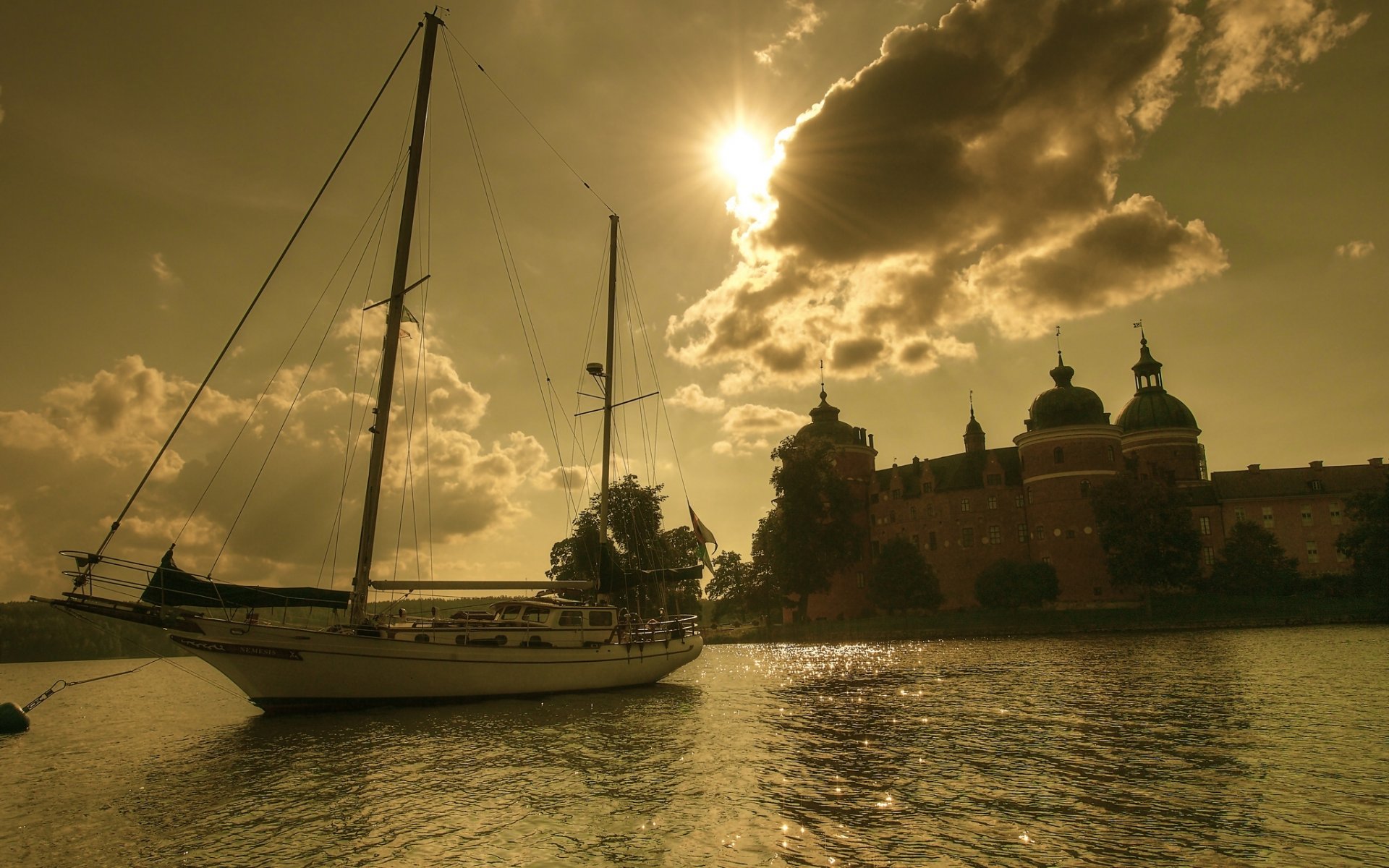 zamek gripsholm mariefred szwecja jeziora melaren jezioro melaren jacht wyspa woda