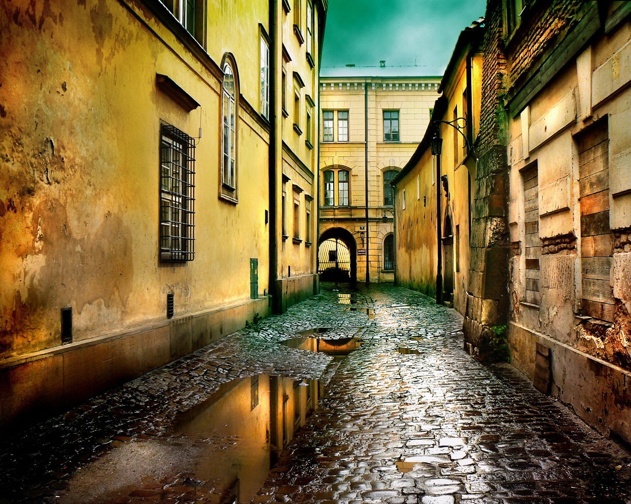 rue fenêtres flaque d eau