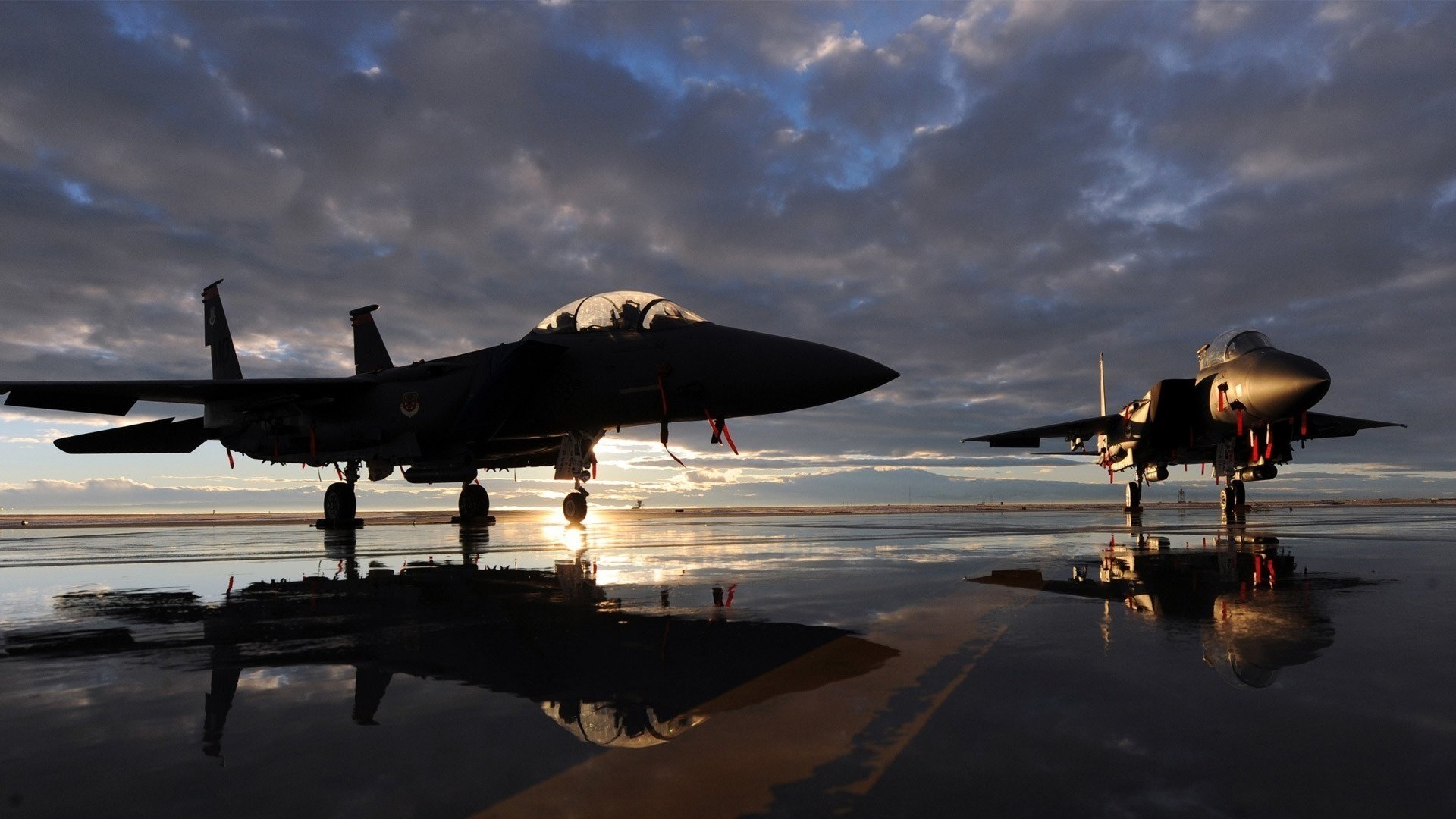 avions avion mcdonnell douglas f-15 eagle combattant atterrissage ciel nuages coucher de soleil soir ombre aviation aviation militaire équipement militaire aviation