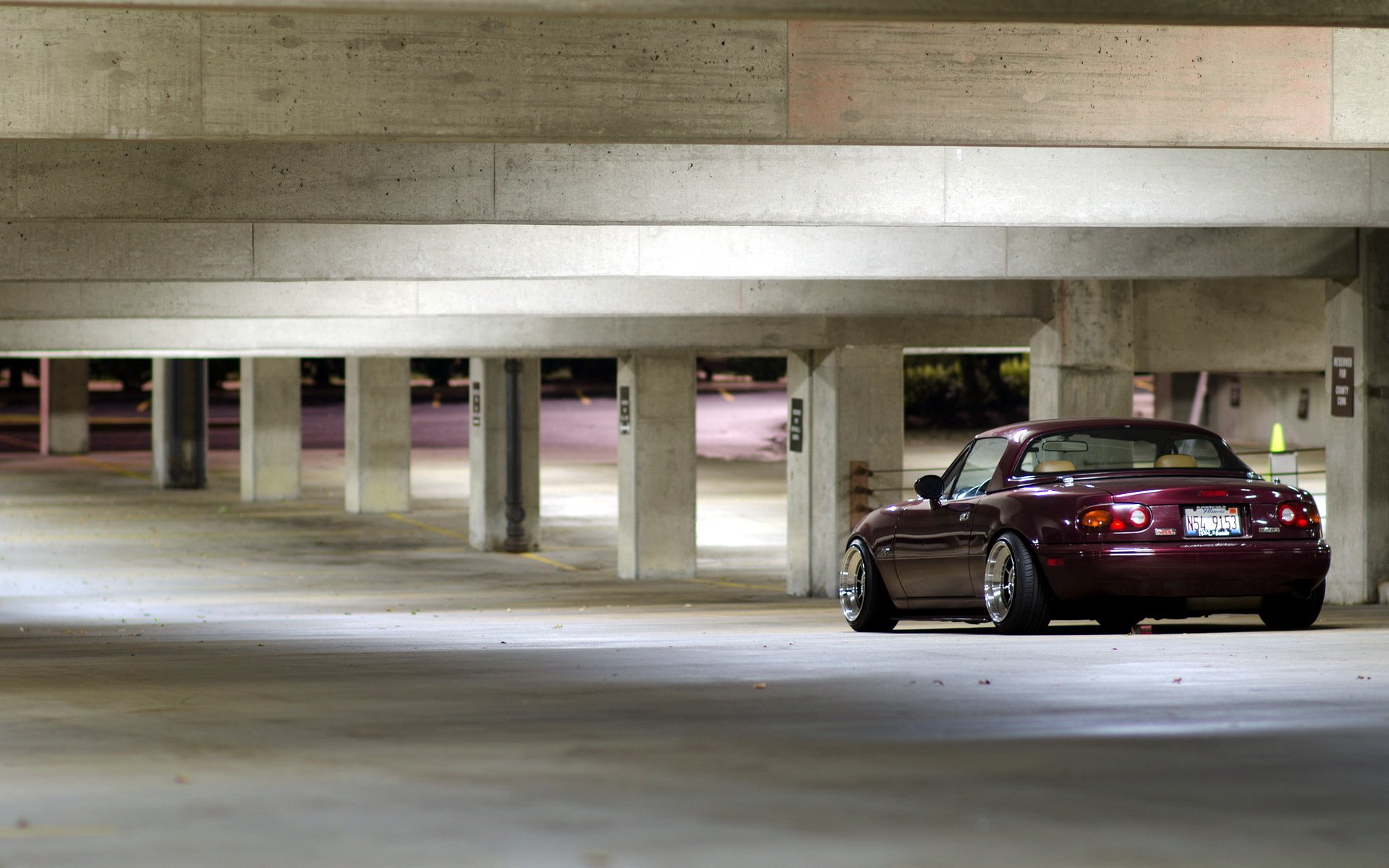 mazda miata coche garaje fondo