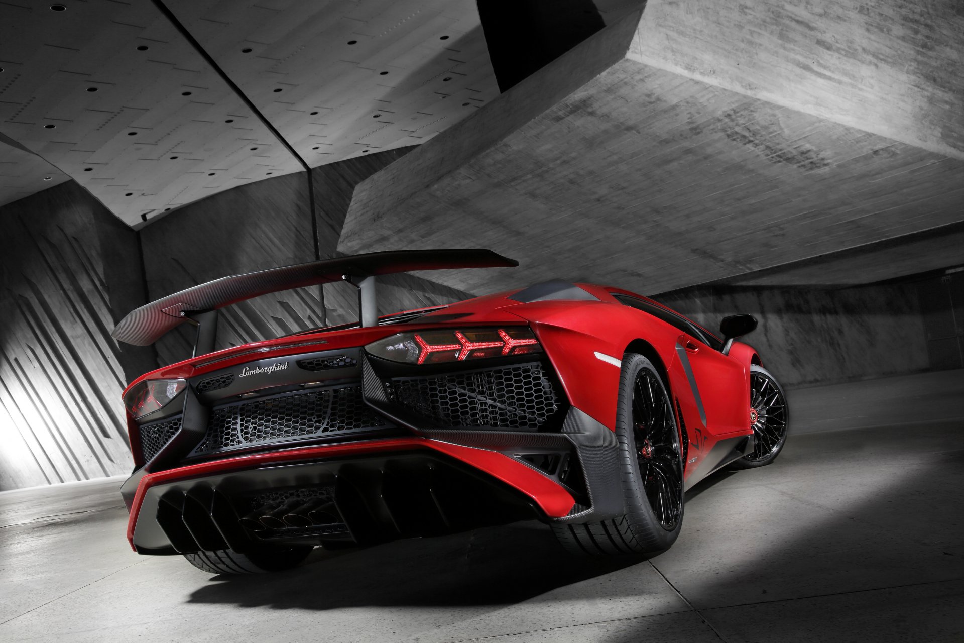 2015 г. lamborghini aventador lp 750-4 superveloce lb834 ламборджини авентадор спойлер