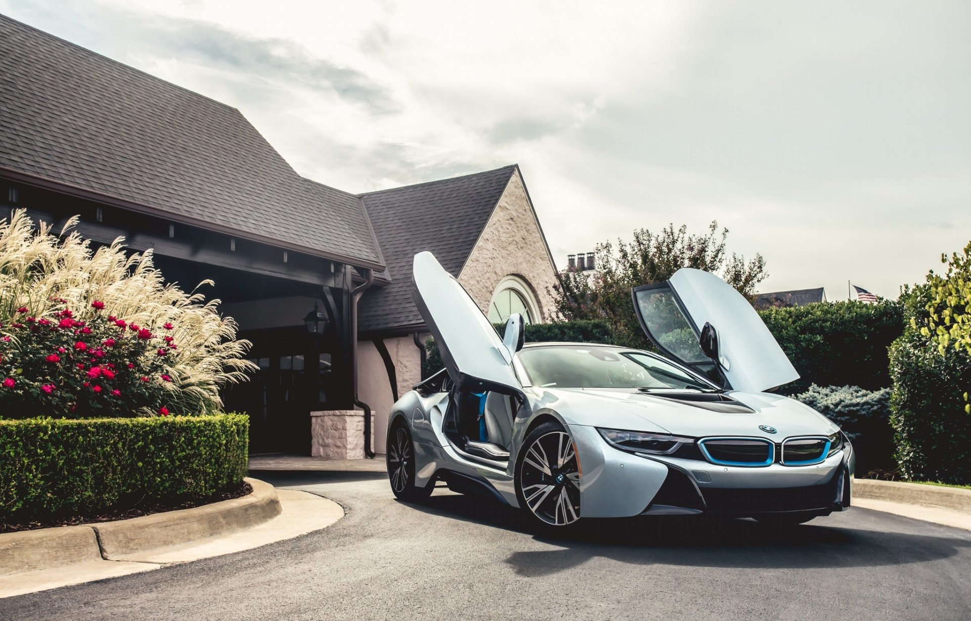 bmw i8 srebrny hybrydowy dworek