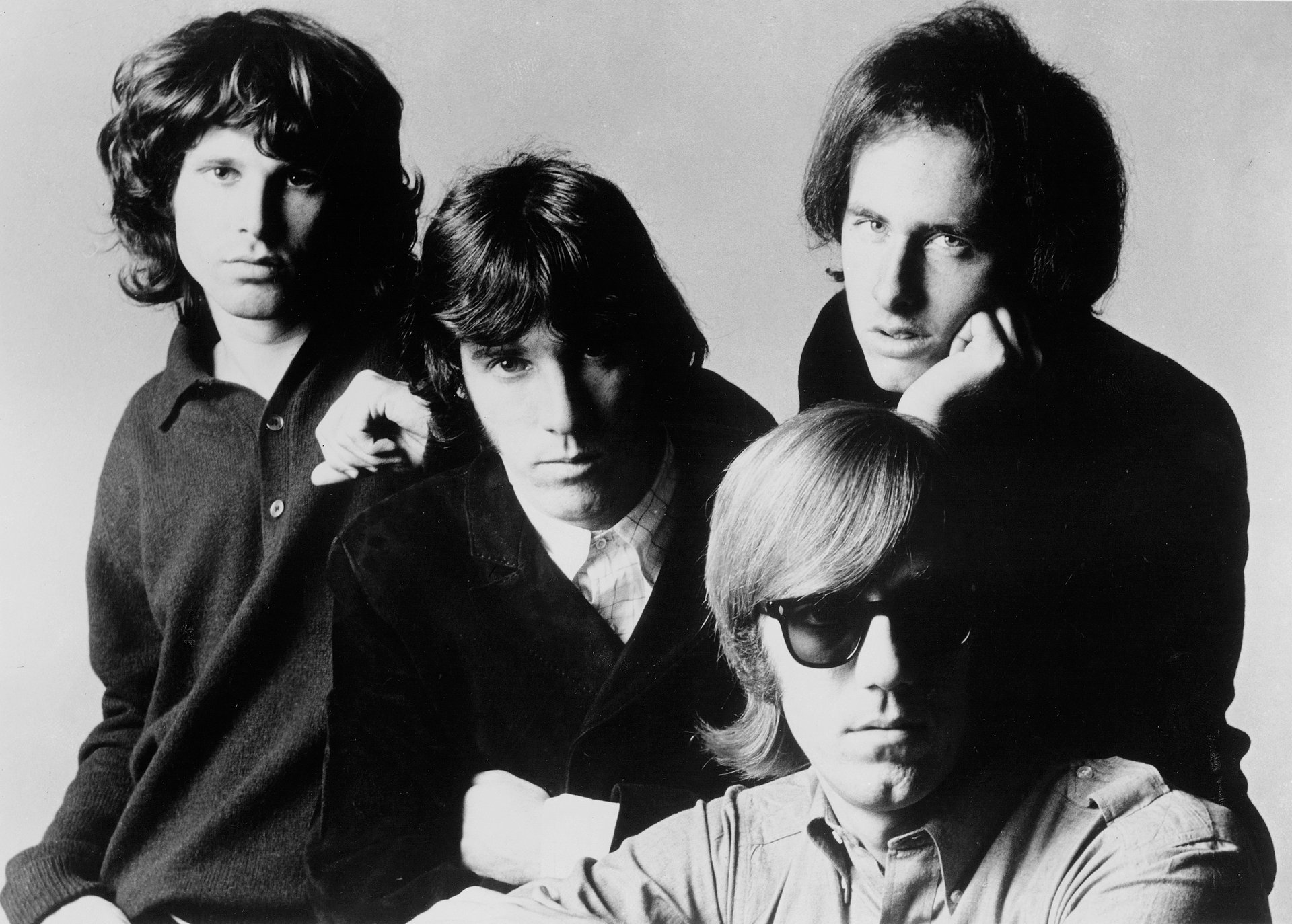 rock morrison джим моррисон the doors фото ч-б очки парни группа коллектив певцы музыканты исполнители мужчины