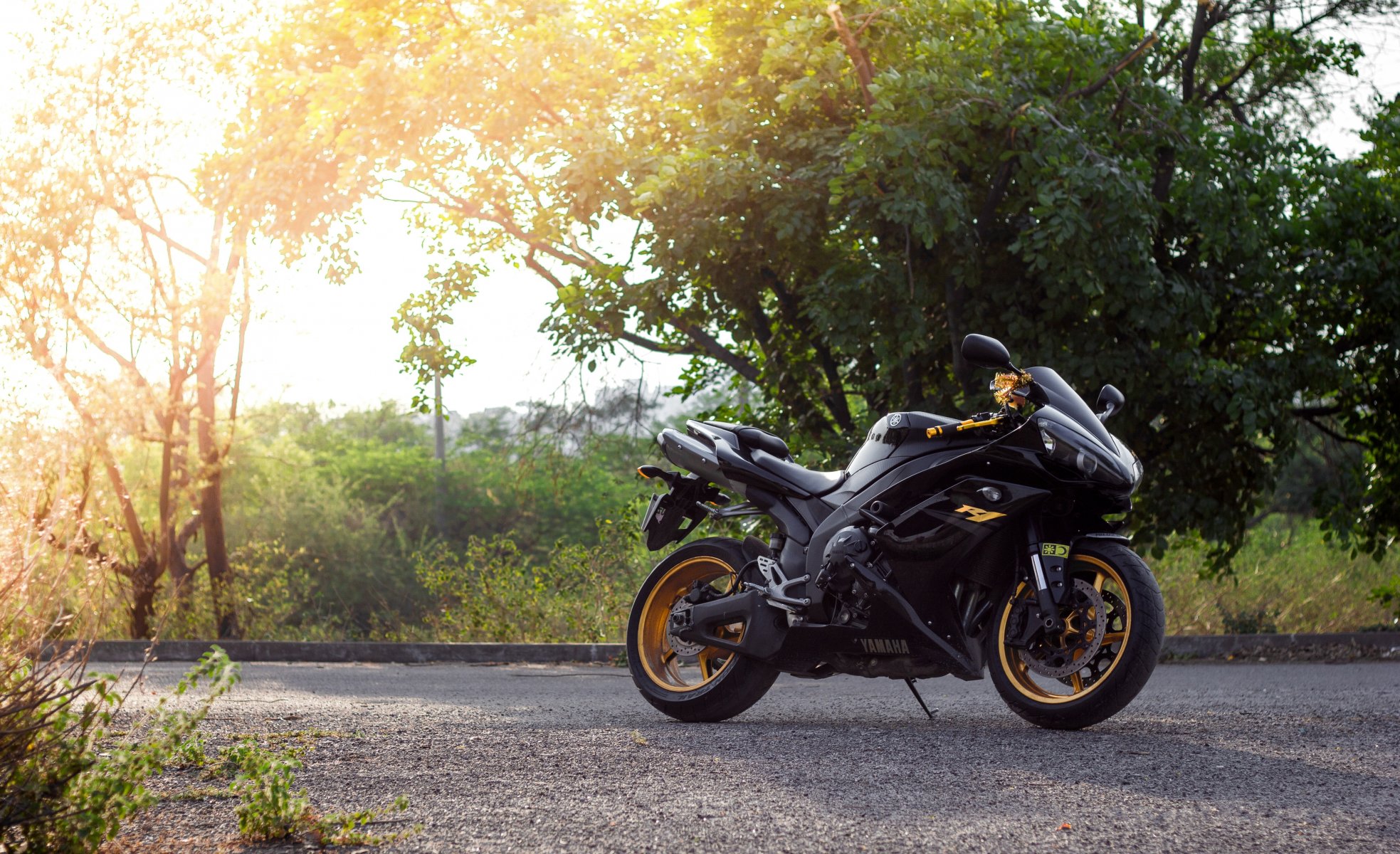 yamaha yzf-r1 schwarz fahrrad yamaha motorrad bäume sonne