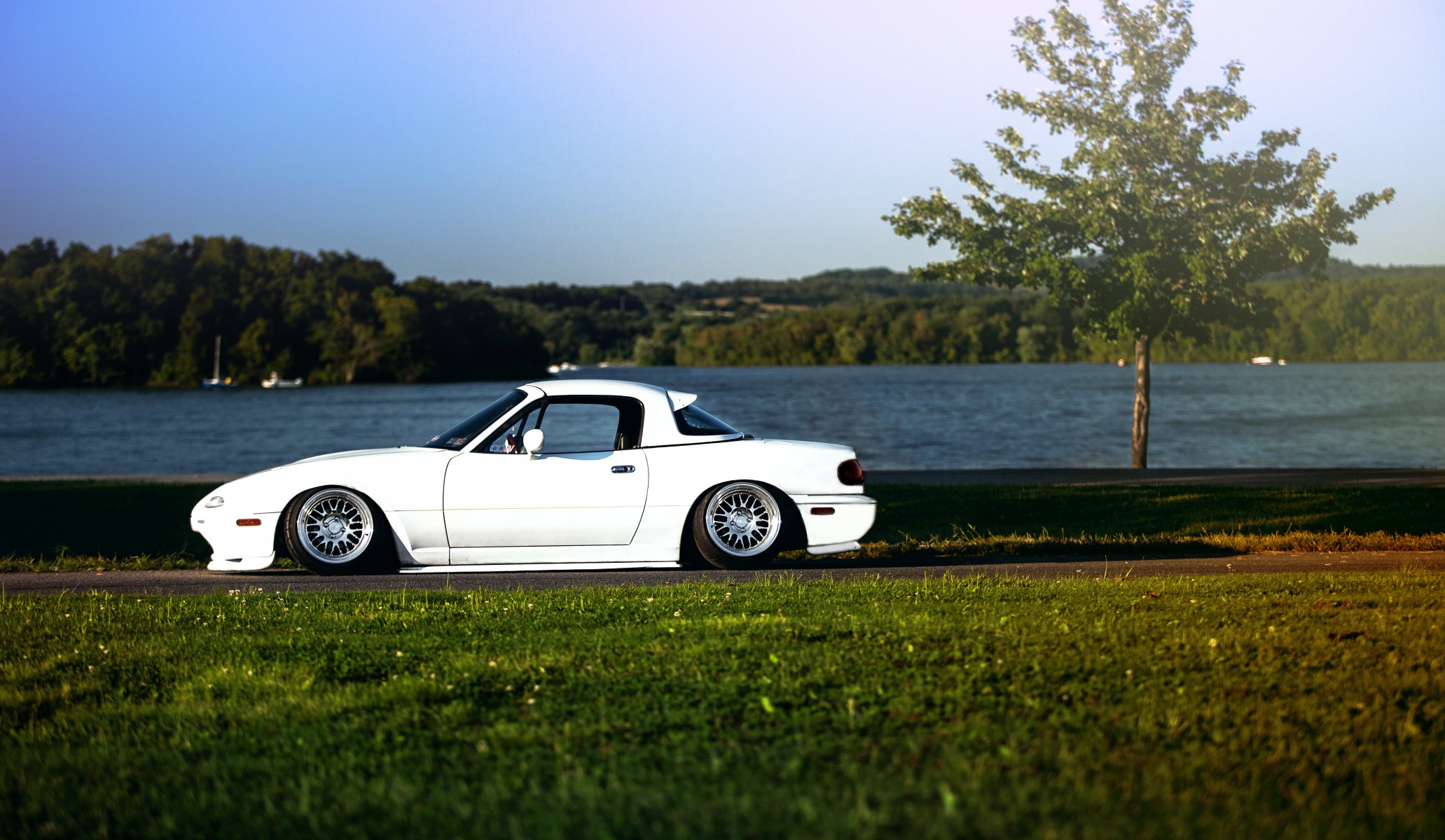 mazda miata bianco basso