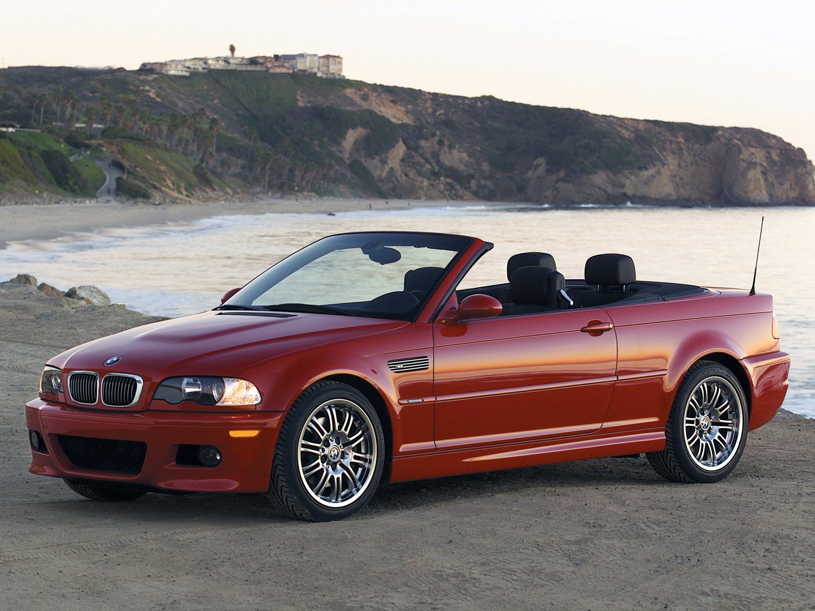 bmw e46 m3 serie 3 bmw troika coupé rosso auto sportiva cabrio roadster auto rossa mare costa montagna convertibile fari profilo auto autovetture automobili auto veicoli