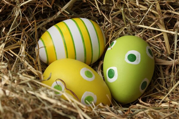 Beautiful decoration of eggs for Easter