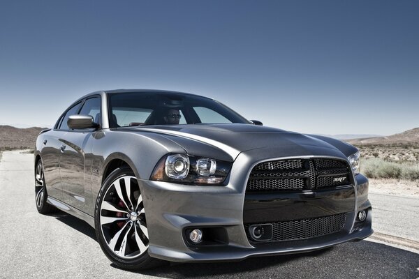 Muscle Car Dodge Charger SRT8 gris