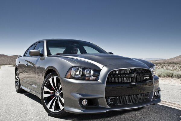 Muscle Car Dodge Charger SRT8 grigio