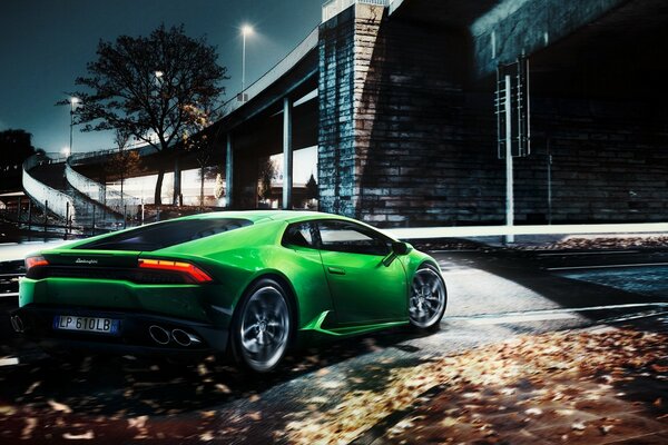 Green Lamborghini Uracan at Night
