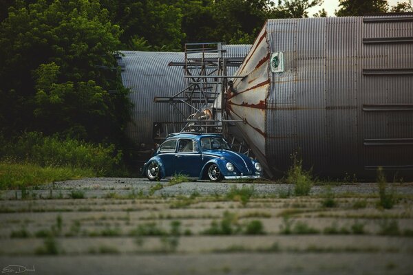Auto rara Volkswagen di colore blu