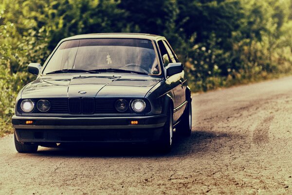 Bmw e30 en carretera