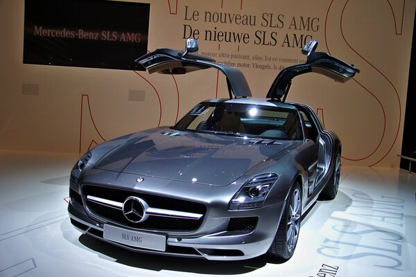 Supercar mercedes-Benz sls amg doors wing of the seagull 