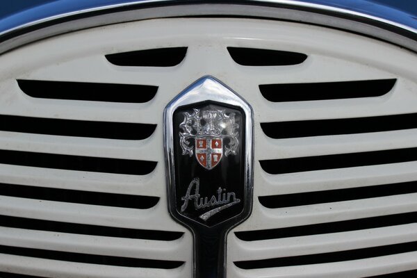 Austin-Auto-Emblem auf der Kühlerabdeckung