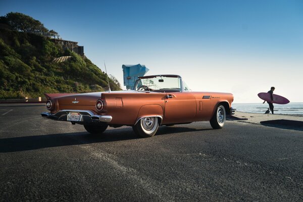 Ford thunderbird 1957. Vieil ami