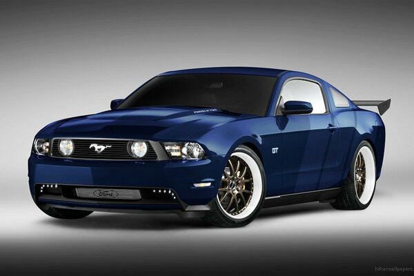 Mustang bleu à monture argentée