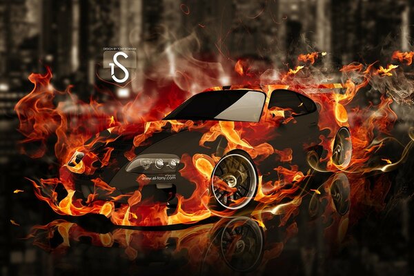 Автомобиль тойота 2013 года в огне