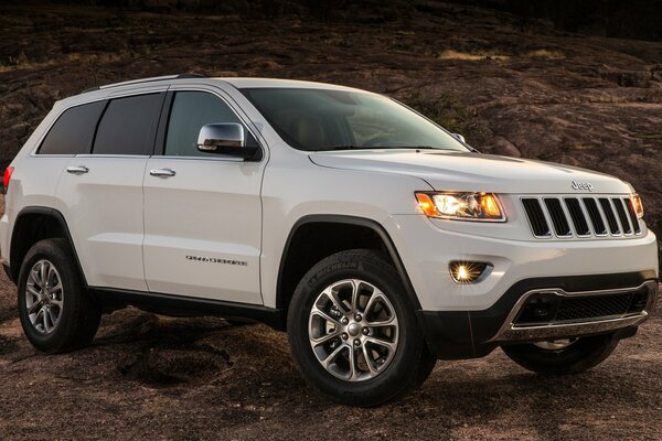 Grand Cherokee brand gin in white