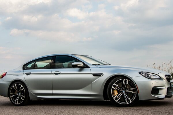 Voiture style bmw M6 gran coupé