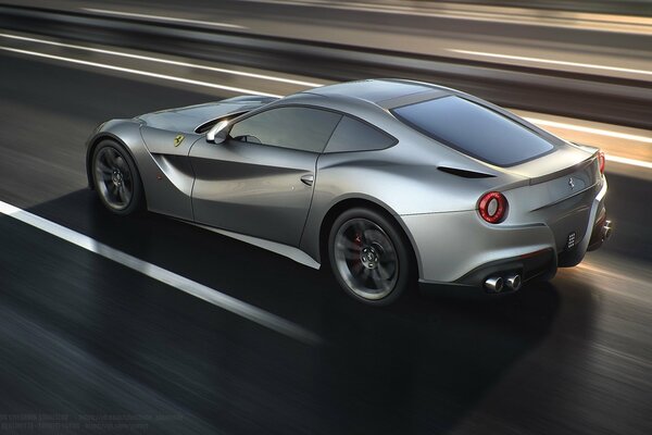 Berlinetta silberner Ferrari in Bewegung