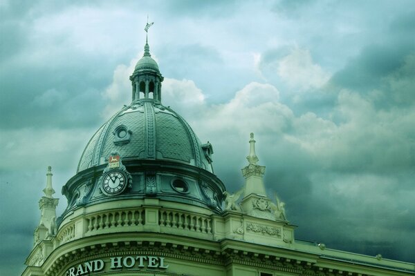 The dome of the hotel, aspiring to the clouds