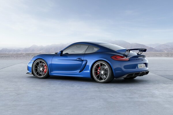 Синий Porsche на фоне голубого неба