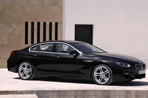 Noir BMW série 6, vue latérale