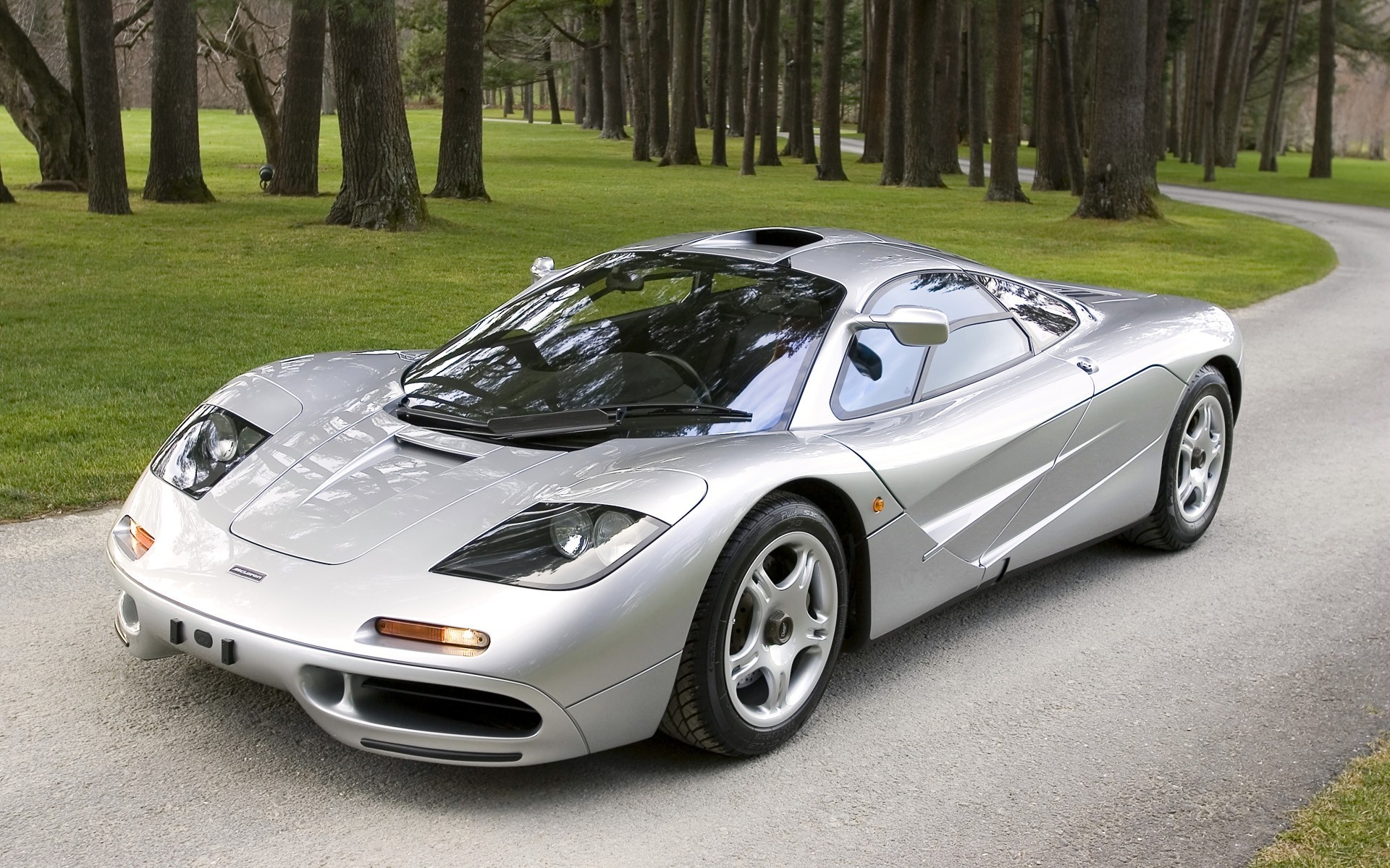 mclaren f1 srebrny samochody