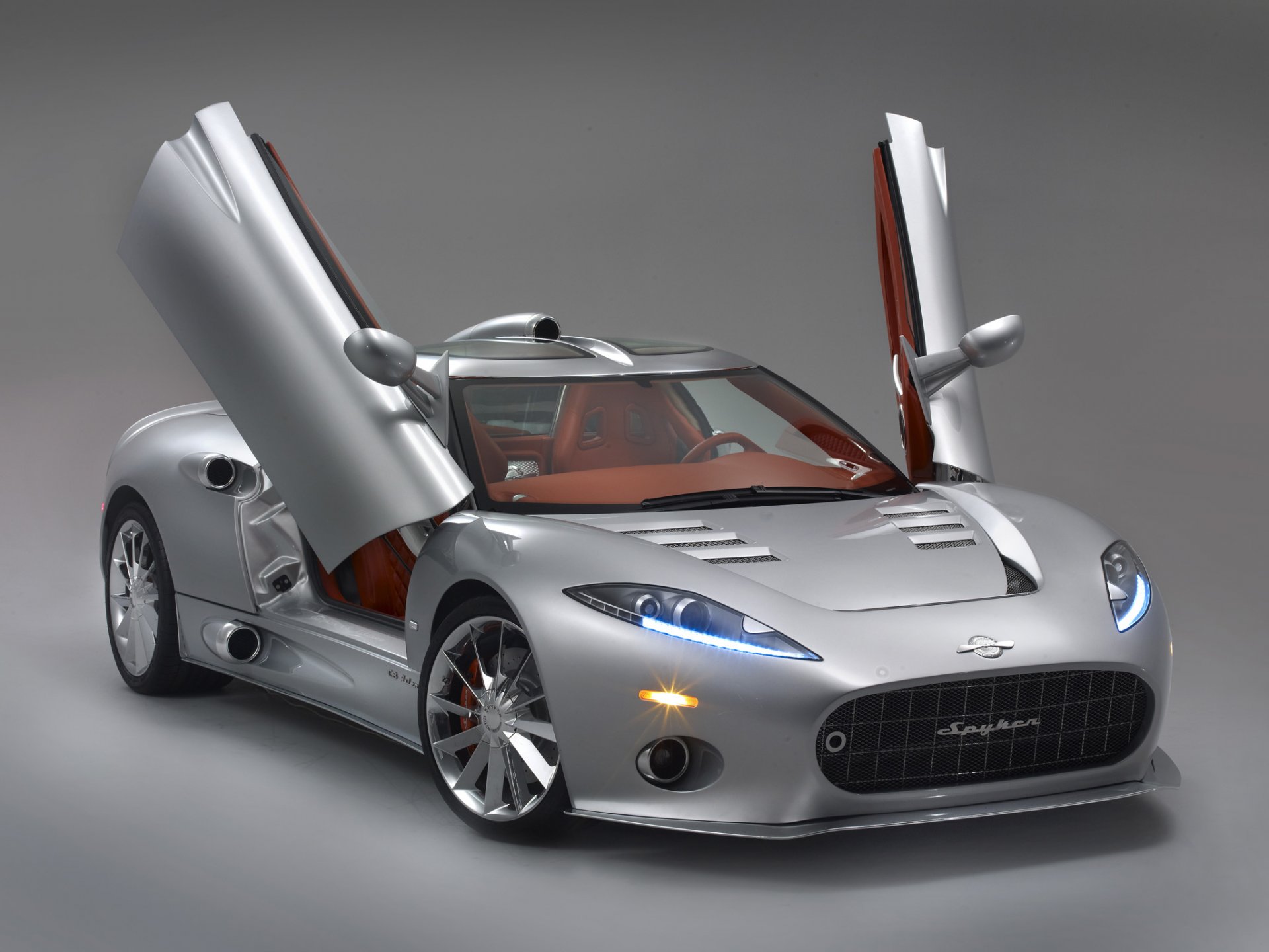 auto spyker c8 aileron métallique portes ouvertes