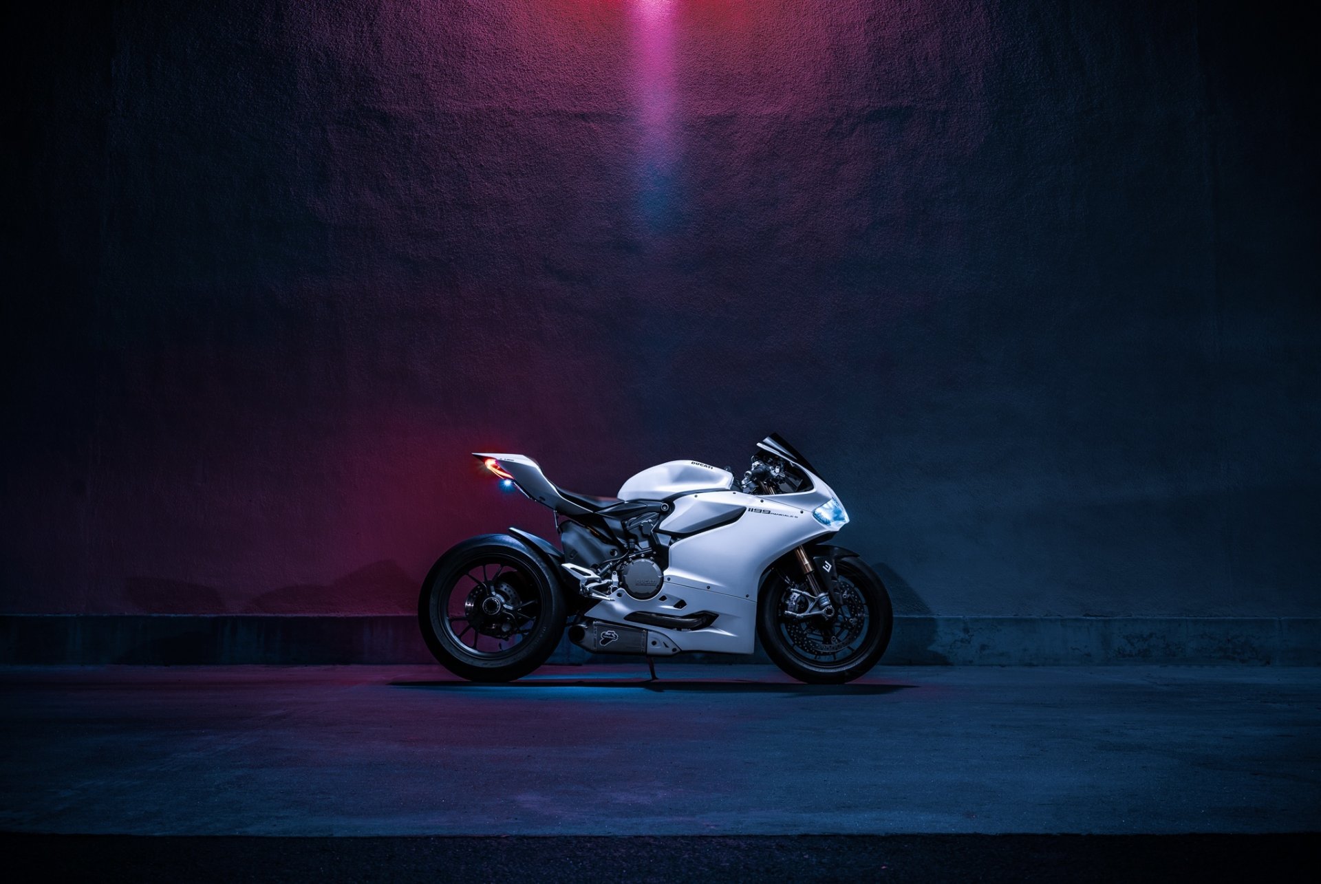 ducati 1199s panigale fahrrad enlaes schnell licht motorrad seite