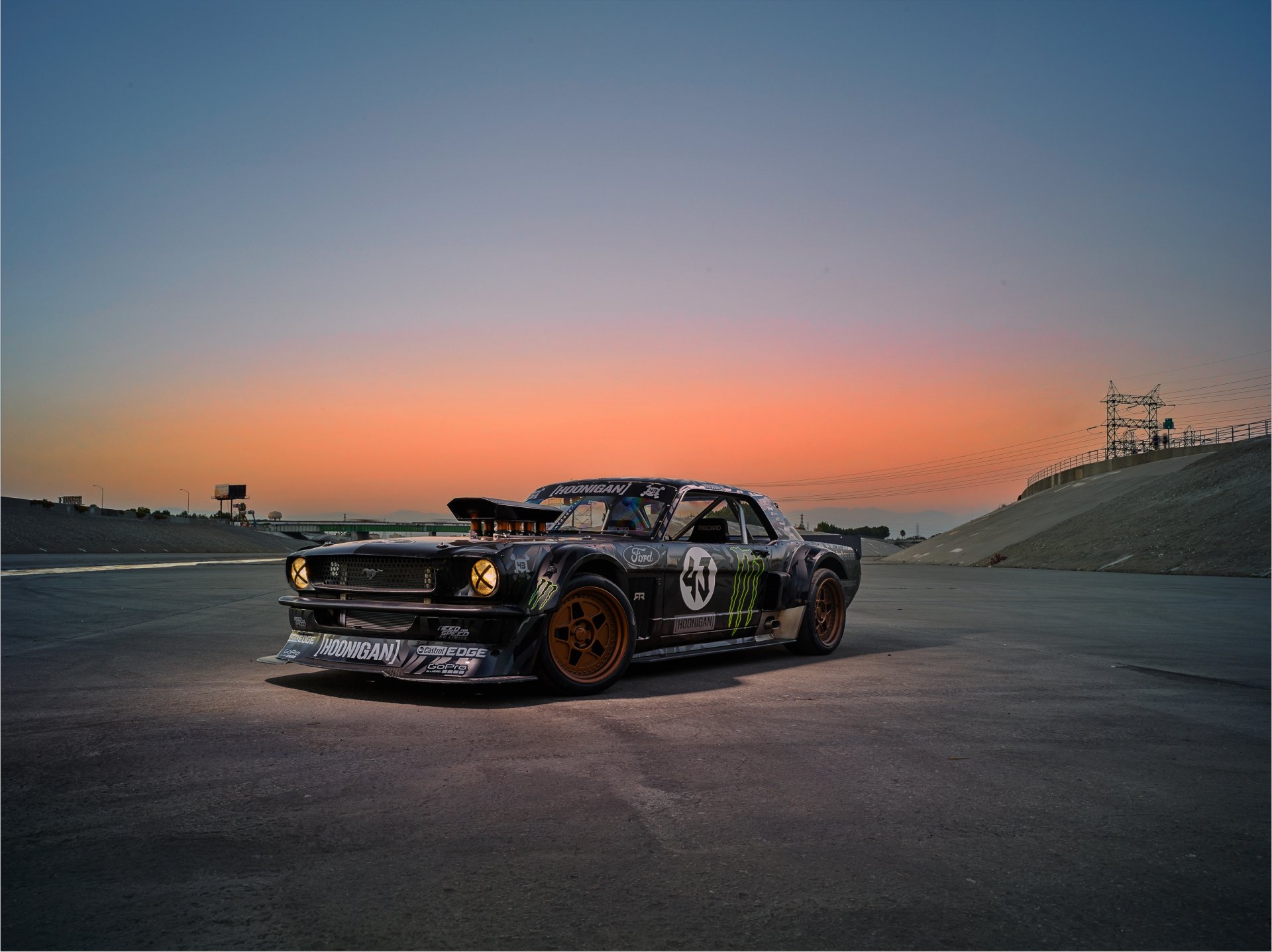 форд мустанг ртр 1965 hoonicorn 845 л.с. gymkhana семь сзади кен блок чудовище энергетика закат небо