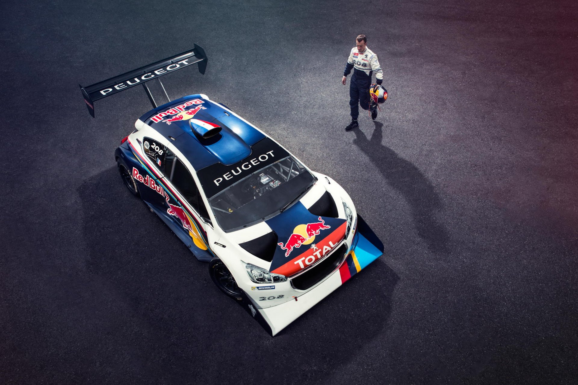 peugeot sport 208 t16 pikes cima di montagna top gear toro rosso pieno corridore atleta casco