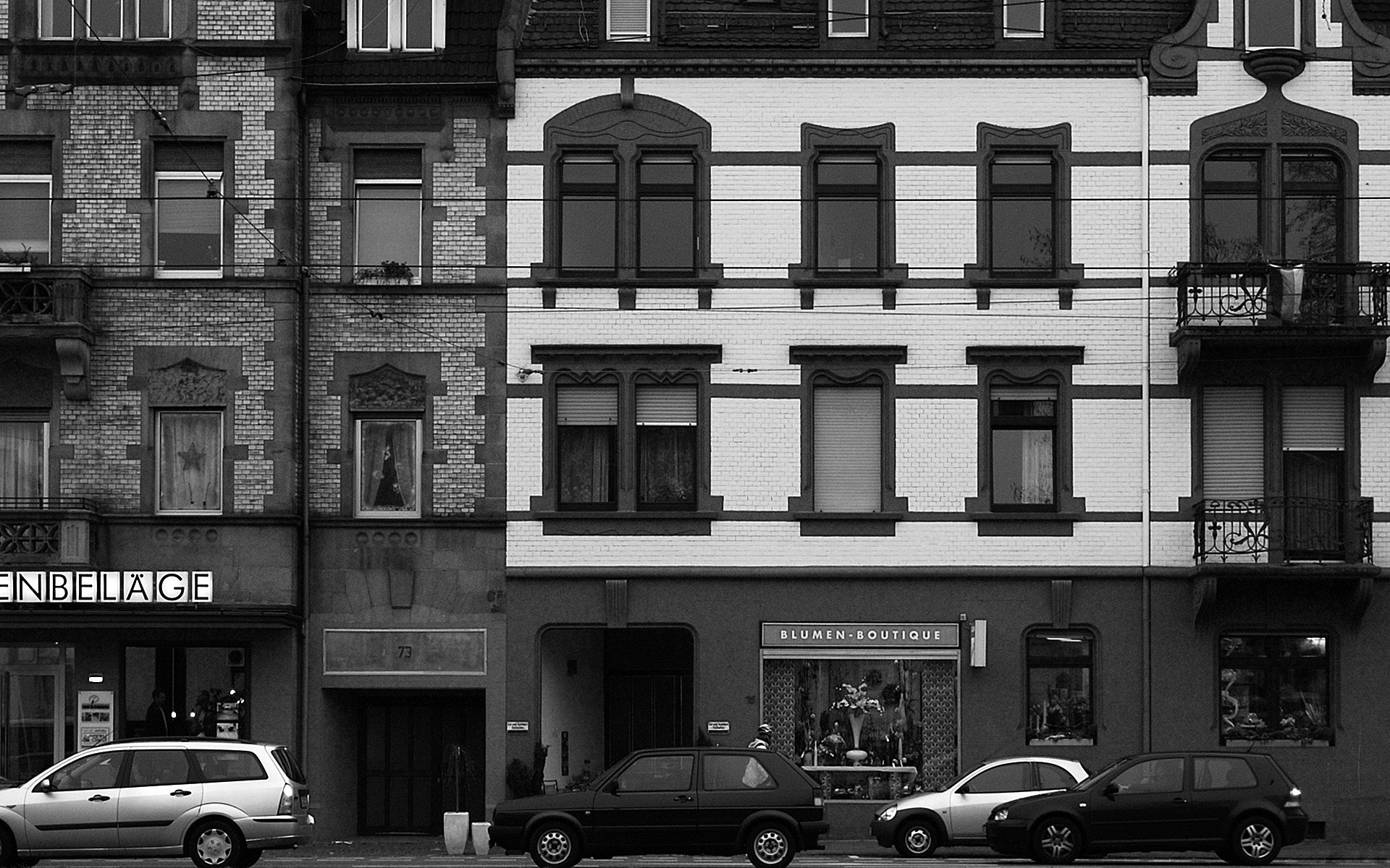 casas coches blanco y negro