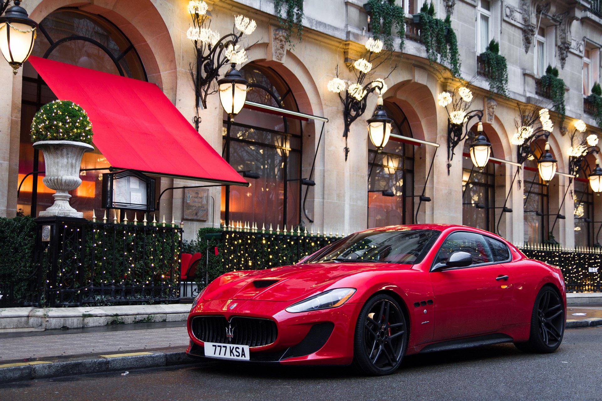 maserati granturismo rouge bâtiment rue maserati rouge