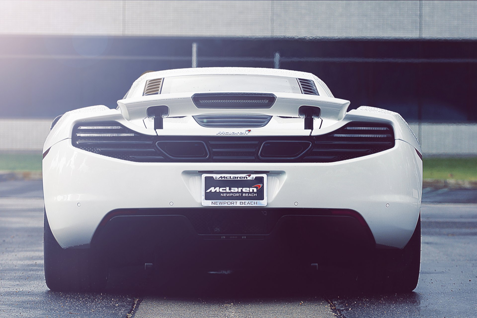 mclaren mp4-12c белый суперкар назад макларен