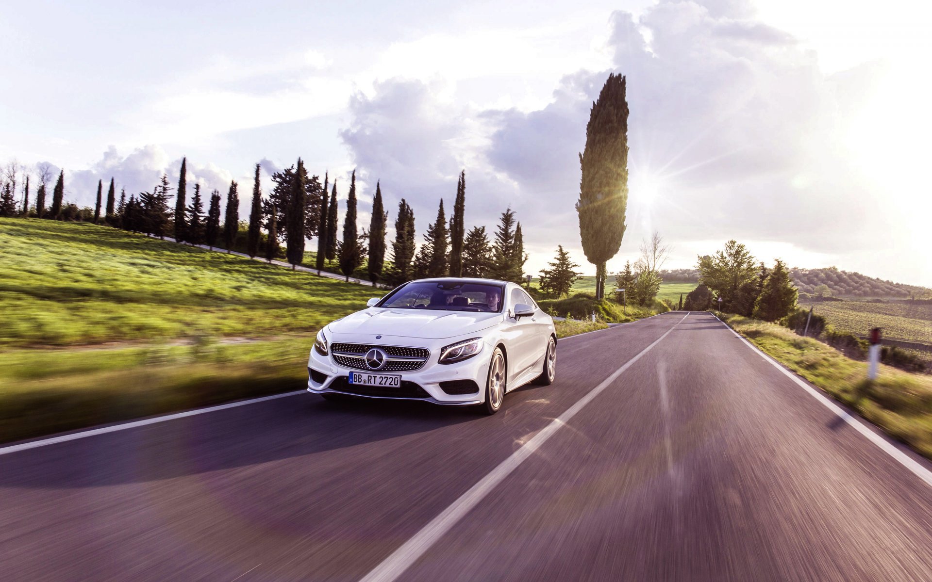 mercedes-benz classe s coupé mercedes blanc en mouvement route lumière asphalte voiture auto